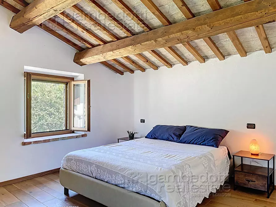 Immagine 24 di Villa in vendita  a Urbino