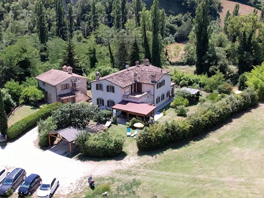 Immagine 4 di Villa in vendita  a Urbino