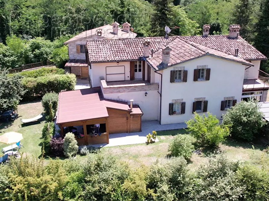 Immagine 2 di Villa in vendita  a Urbino