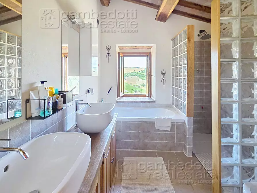 Immagine 38 di Villa in vendita  a Sassocorvaro Auditore