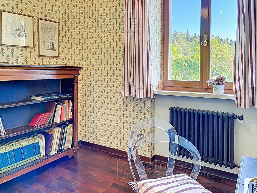 Immagine 52 di Villa in vendita  a Urbino