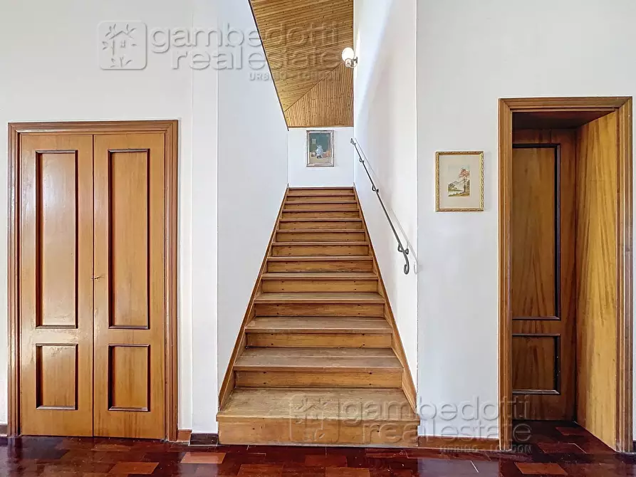 Immagine 6 di Villa in vendita  a Urbino