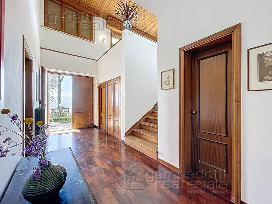 Immagine 4 di Villa in vendita  a Urbino