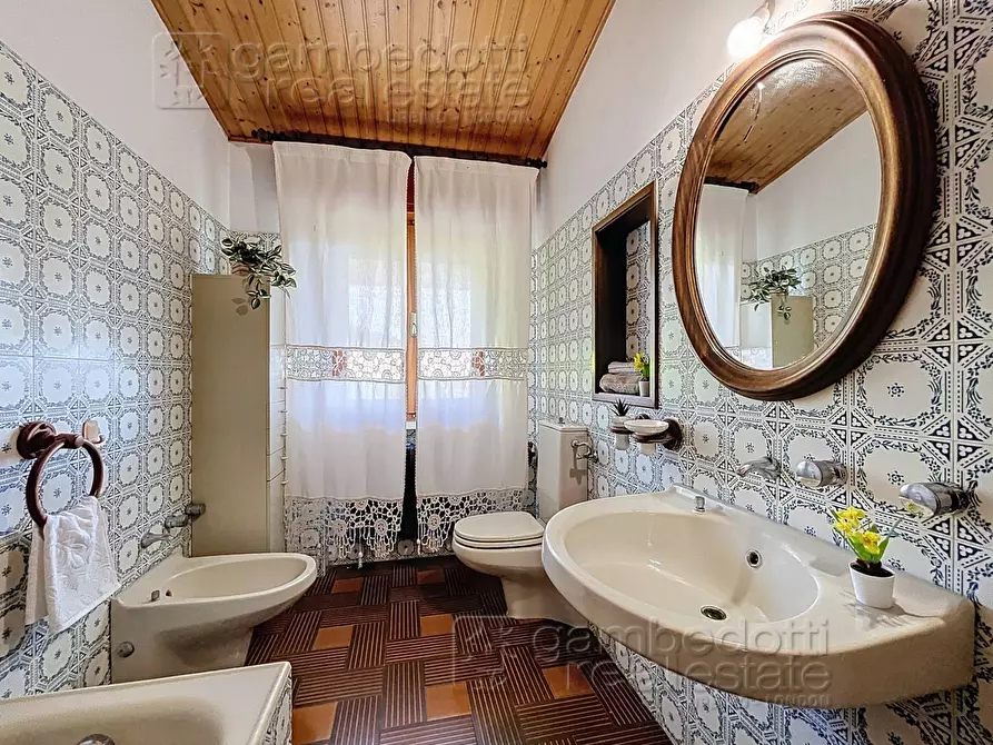 Immagine 38 di Villa in vendita  a Urbino