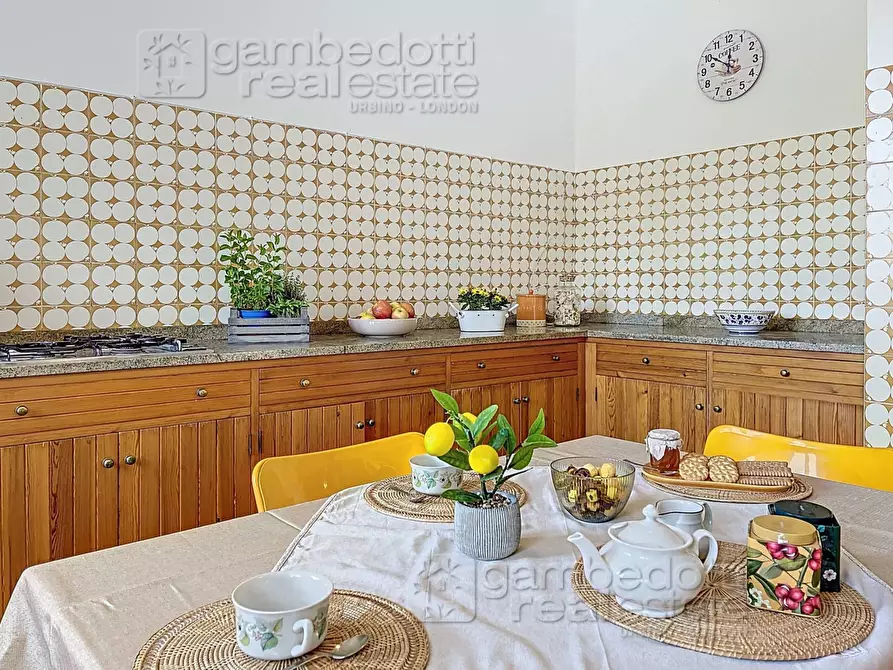 Immagine 56 di Villa in vendita  a Urbino