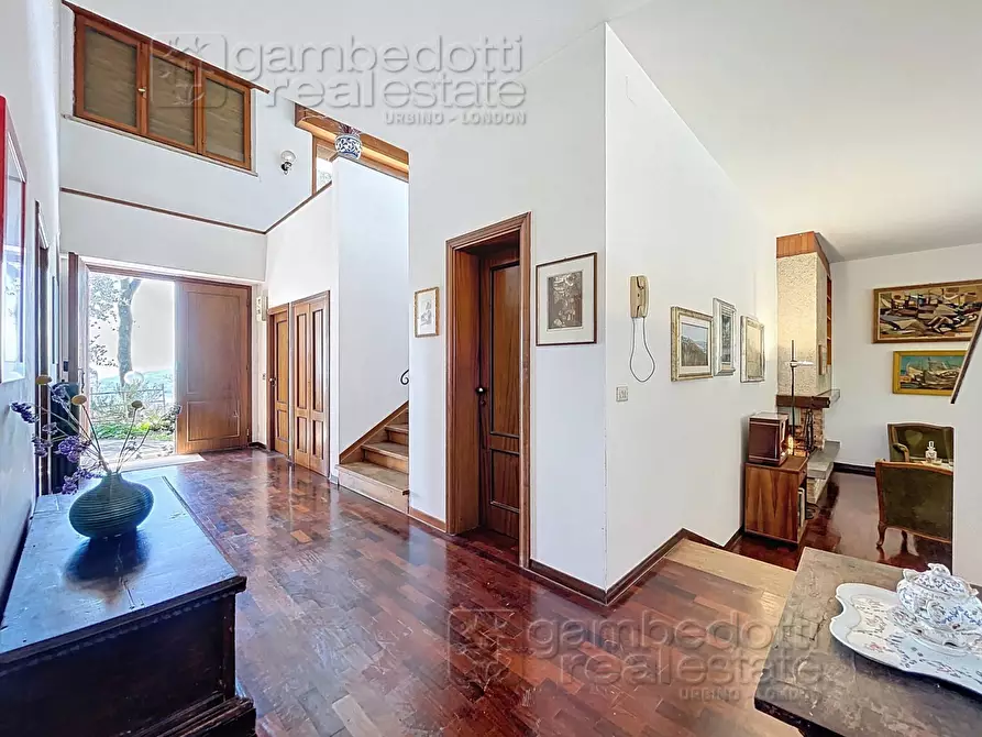Immagine 39 di Villa in vendita  a Urbino