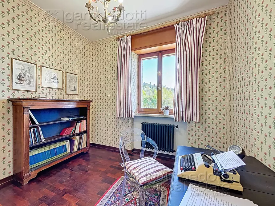 Immagine 51 di Villa in vendita  a Urbino
