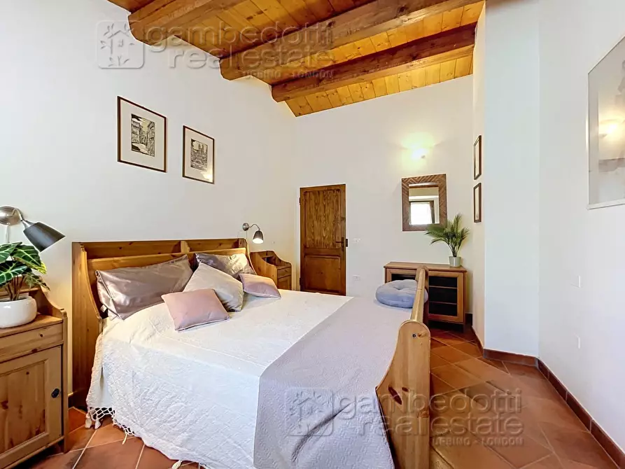 Immagine 21 di Appartamento in vendita  a Urbino