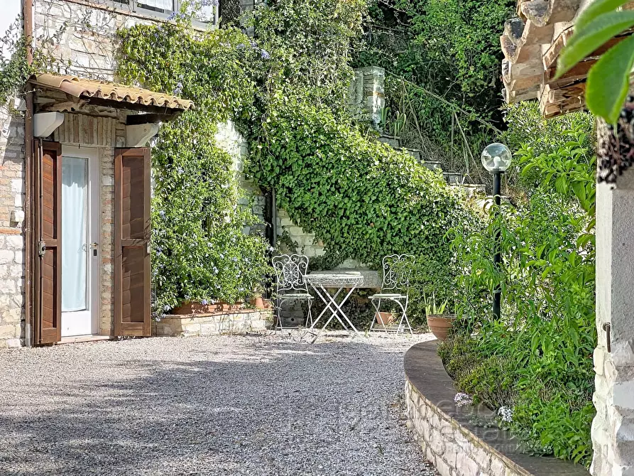 Immagine 65 di Villa in vendita  a Urbino