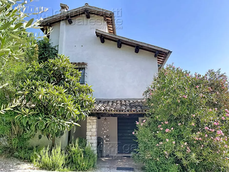 Immagine 45 di Villa in vendita  a Urbino