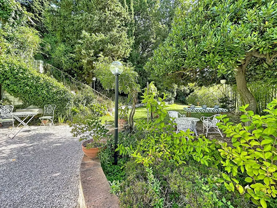 Immagine 81 di Villa in vendita  a Urbino