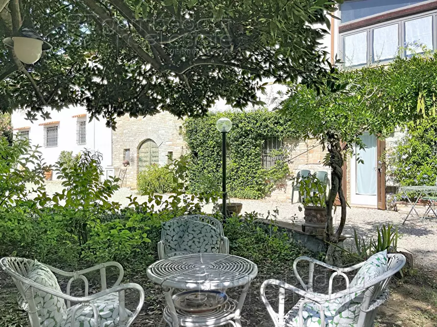 Immagine 85 di Villa in vendita  a Urbino