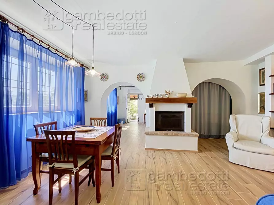Immagine 52 di Villa in vendita  a Urbino