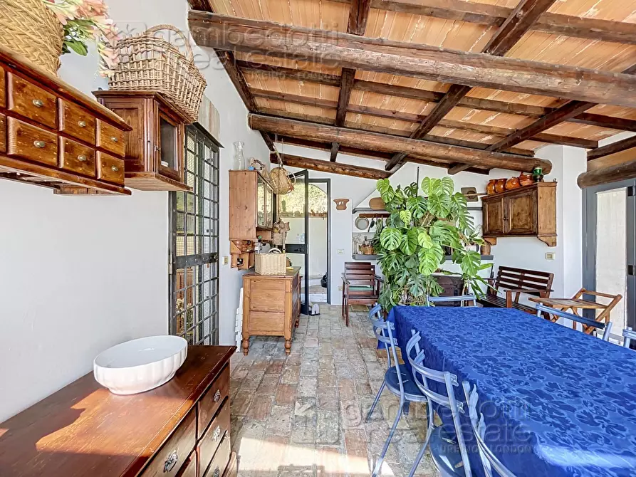 Immagine 38 di Villa in vendita  a Urbino