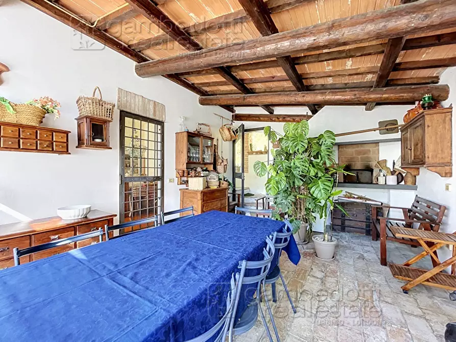 Immagine 37 di Villa in vendita  a Urbino