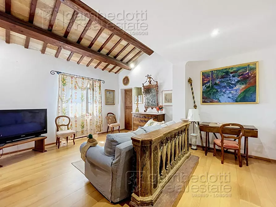 Immagine 11 di Villa in vendita  a Urbino