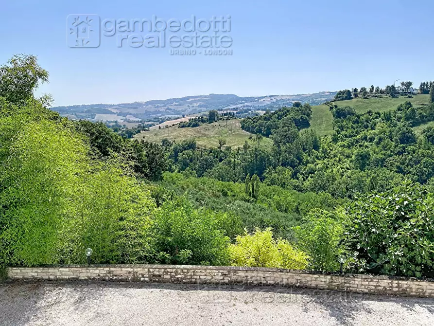 Immagine 13 di Villa in vendita  a Urbino