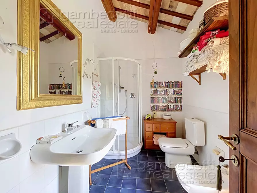 Immagine 14 di Villa in vendita  a Urbino