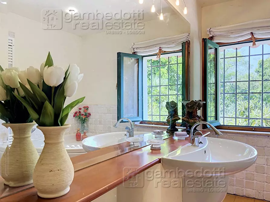 Immagine 19 di Villa in vendita  a Urbino
