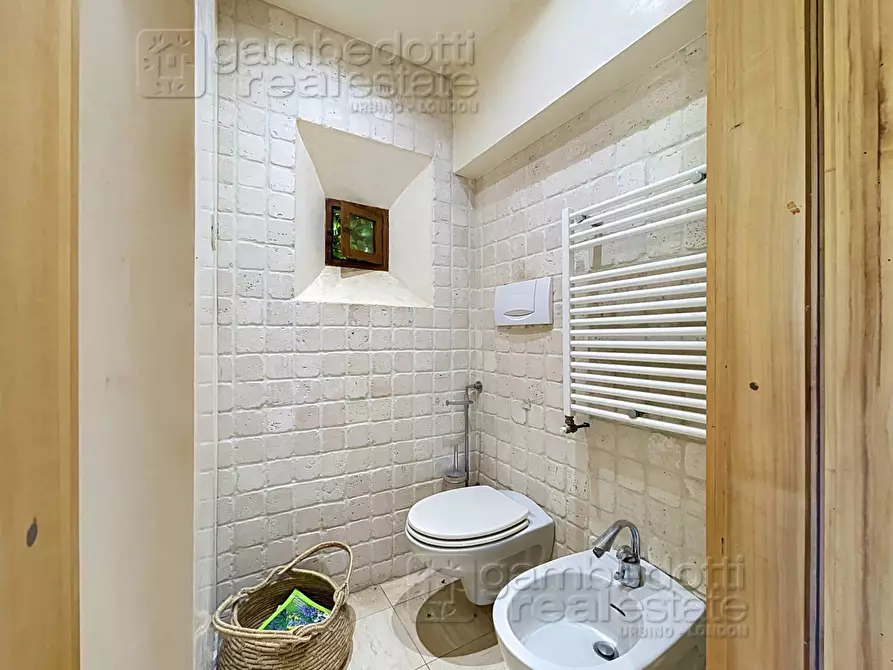 Immagine 20 di Villa in vendita  a Urbino