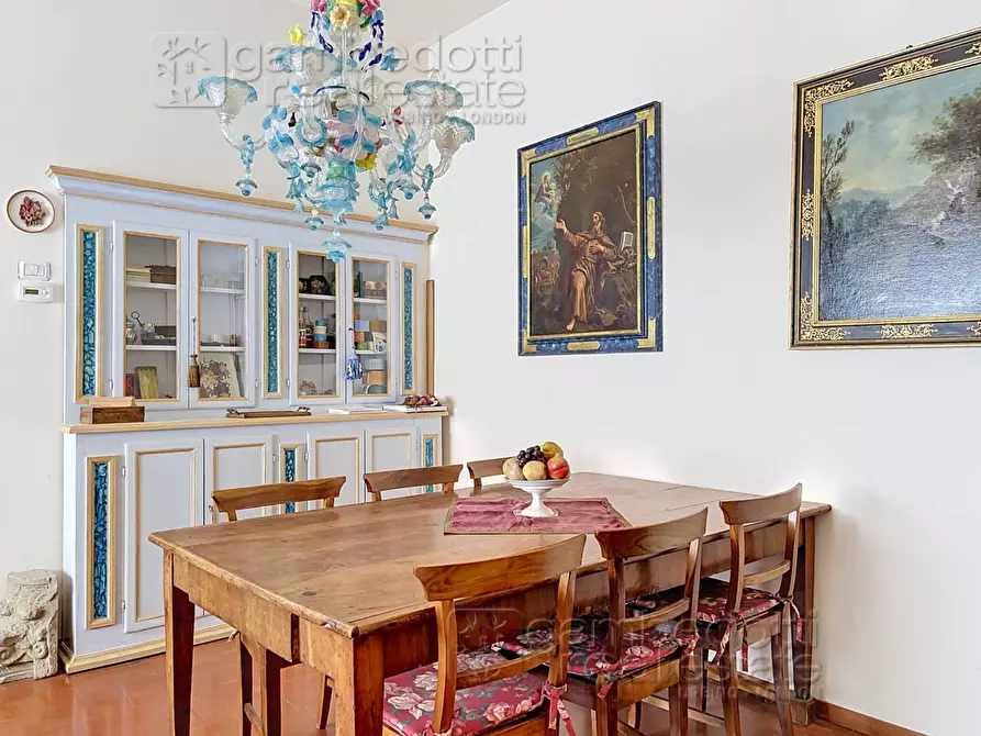 Immagine 34 di Villa in vendita  a Urbino