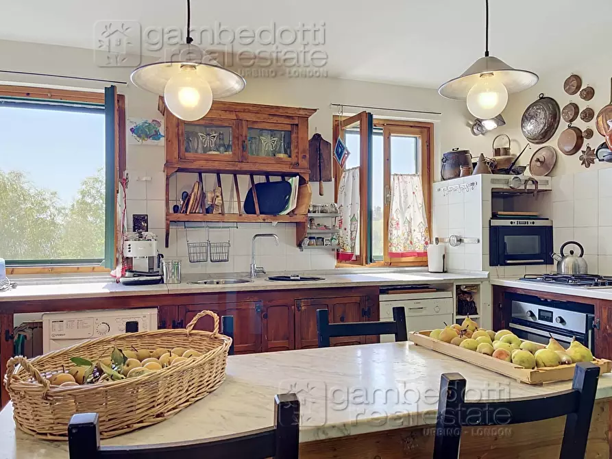 Immagine 8 di Villa in vendita  a Urbino