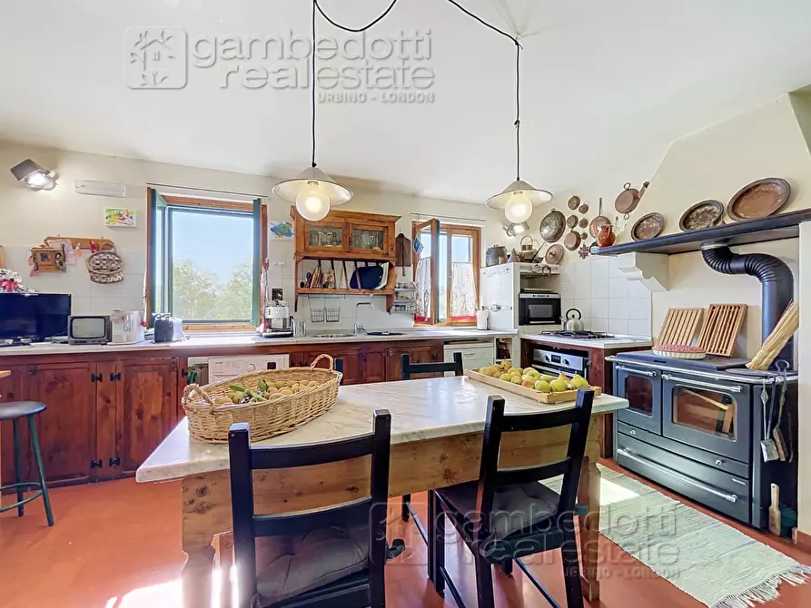 Immagine 7 di Villa in vendita  a Urbino
