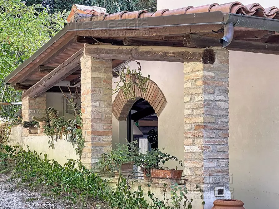 Immagine 4 di Villa in vendita  a Urbino