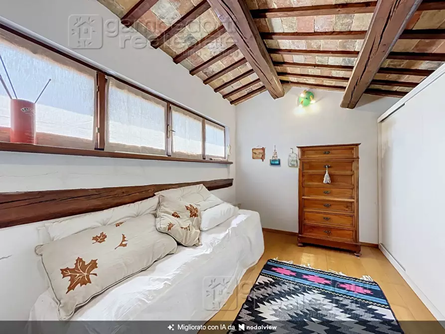 Immagine 23 di Villa in vendita  a Urbino