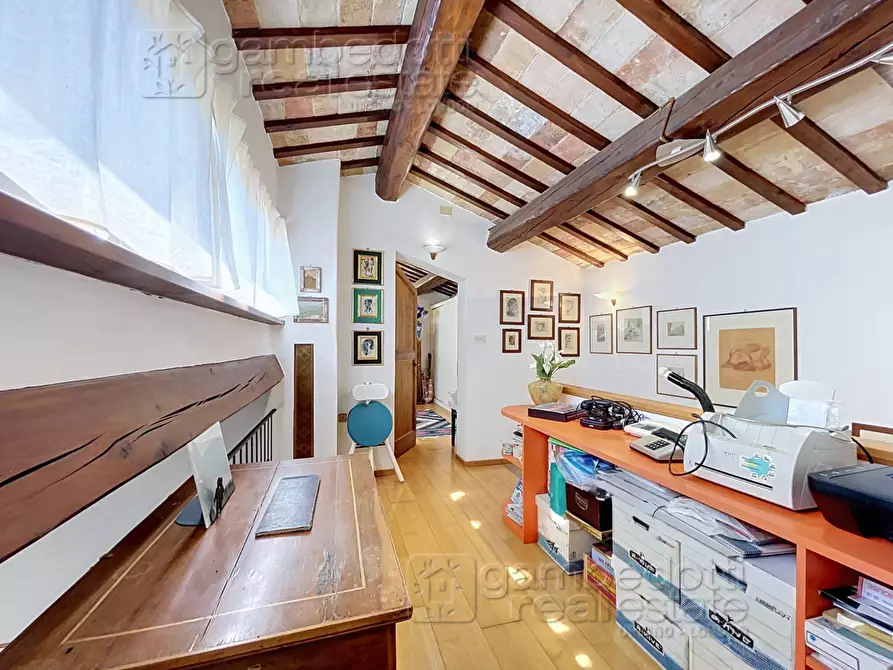 Immagine 22 di Villa in vendita  a Urbino