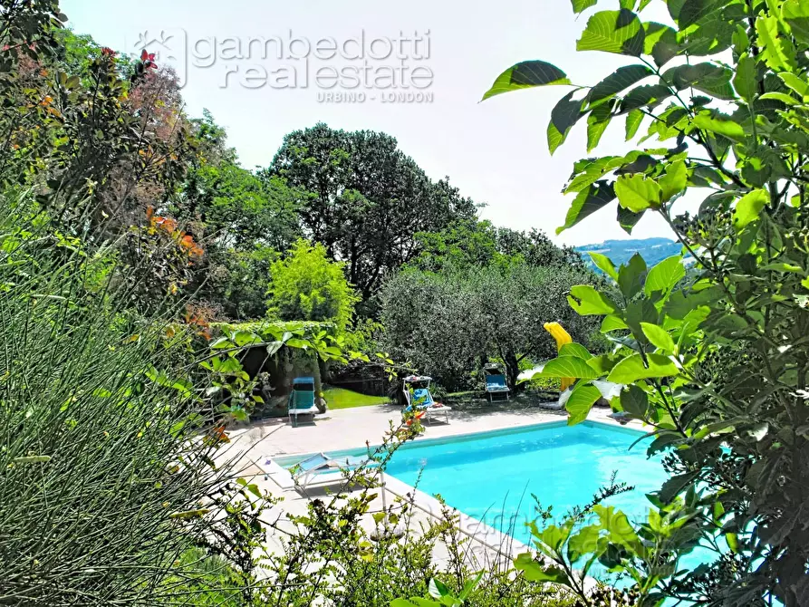 Immagine 90 di Villa in vendita  a Urbino
