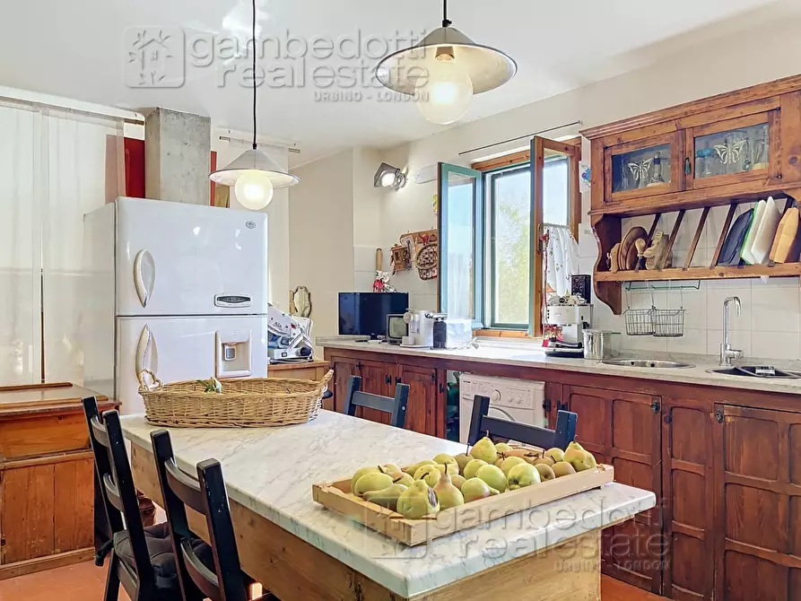 Immagine 10 di Villa in vendita  a Urbino