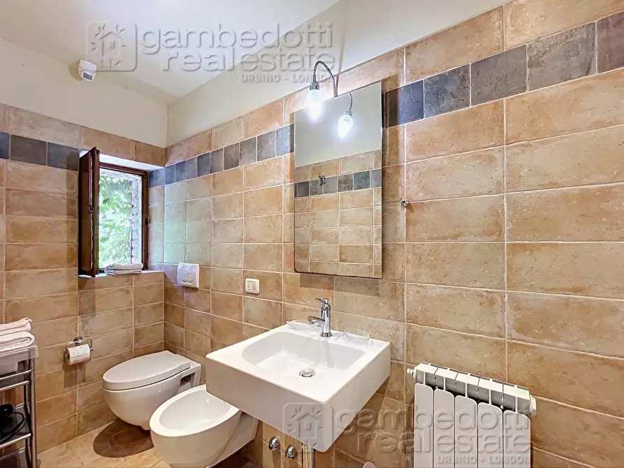 Immagine 77 di Villa in vendita  a Urbino