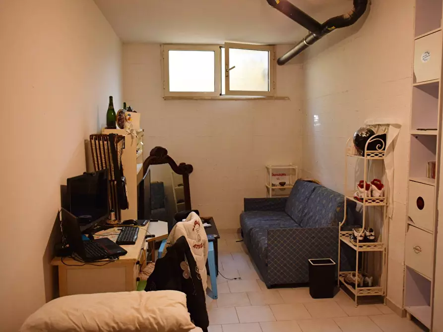 Immagine 3 di Magazzino in vendita  in via lord baden powell a San Benedetto Del Tronto