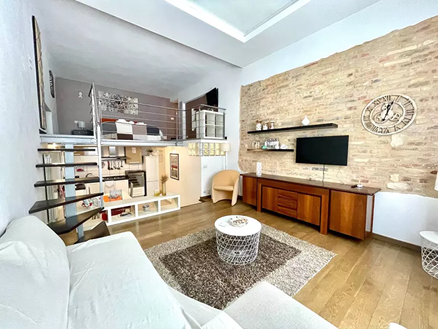 Immagine 1 di Appartamento in vendita  in via carena a Civitanova Marche
