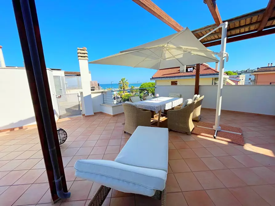 Immagine 30 di Attico in vendita  in lungomare alcide de gasperi a Grottammare