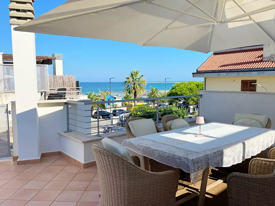 Immagine 10 di Attico in vendita  in lungomare alcide de gasperi a Grottammare