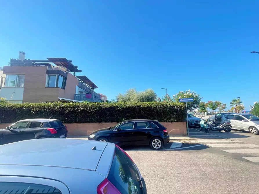 Immagine 40 di Attico in vendita  in lungomare alcide de gasperi a Grottammare