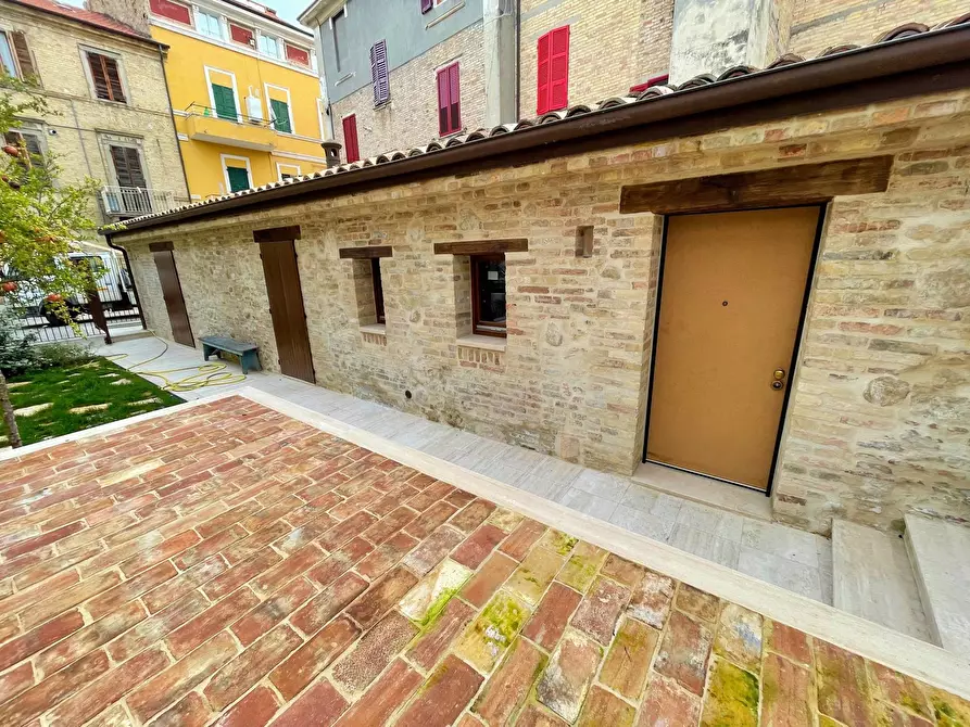 Immagine 10 di Villa in vendita  in via cairoli a San Benedetto Del Tronto
