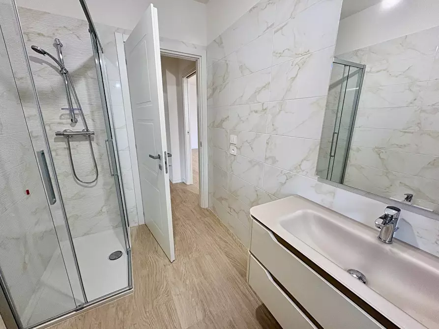 Immagine 6 di Appartamento in vendita  in via tintoretto a Grottammare