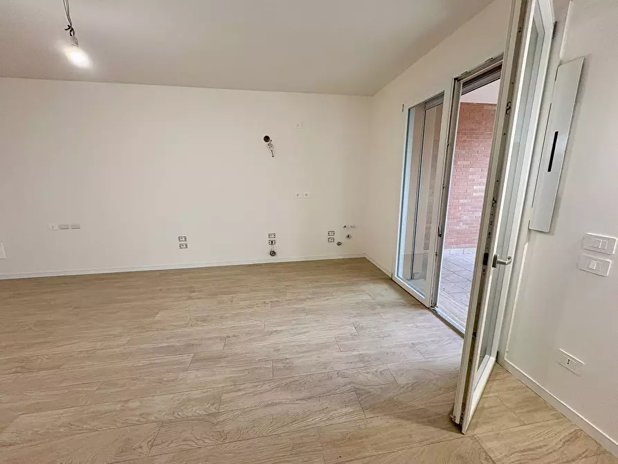 Immagine 11 di Appartamento in vendita  in via tintoretto a Grottammare