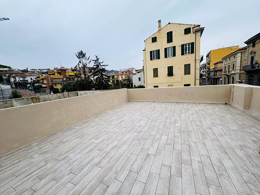 Immagine 66 di Appartamento in vendita  in piazza nardone 25 a San Benedetto Del Tronto