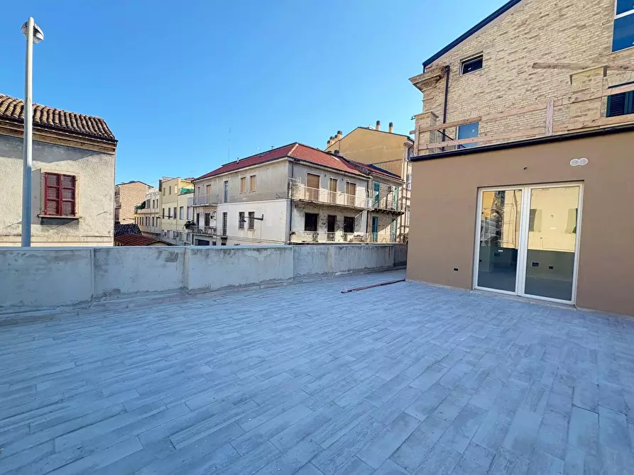 Immagine 14 di Appartamento in vendita  in piazza nardone 25 a San Benedetto Del Tronto