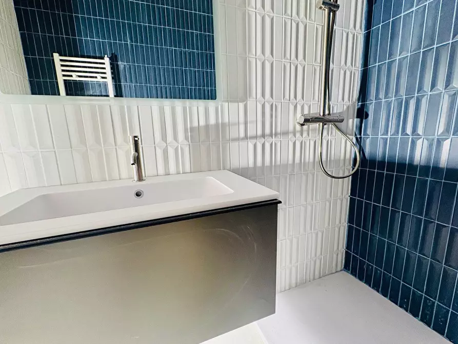Immagine 32 di Appartamento in vendita  in piazza nardone 25 a San Benedetto Del Tronto