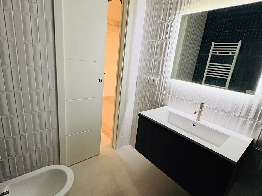 Immagine 19 di Appartamento in vendita  in piazza nardone 25 a San Benedetto Del Tronto