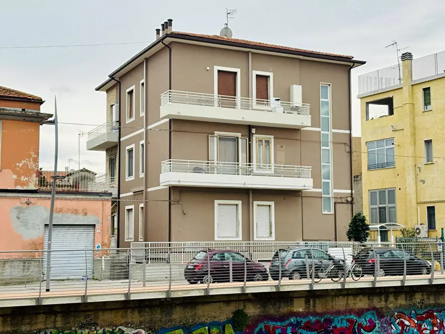 Immagine 1 di Magazzino in vendita  in via montello 6 a San Benedetto Del Tronto