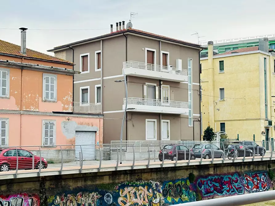 Immagine 6 di Magazzino in vendita  in via montello 6 a San Benedetto Del Tronto