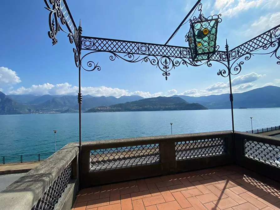 Immagine 4 di Villa in vendita  in Via Roma 2 a Adrara San Martino