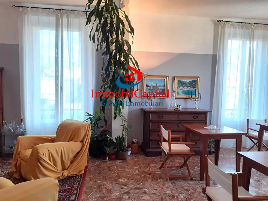 Immagine 5 di Appartamento in vendita  in Corso Cristoforo Colombo a Rapallo