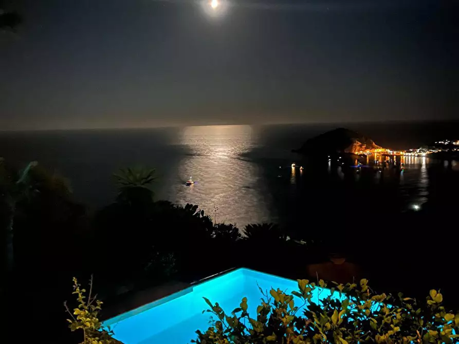 Immagine 5 di Villa in vendita  a Ischia